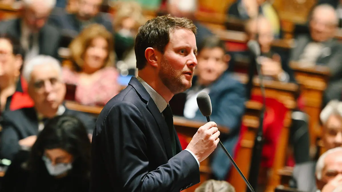 Weekly Session Of Questions To The Government At The Senate Clement Beaune, Minister Delegate to the Minister for Ecological Transition and Territorial Cohesion, in charge of Transport answers a question. Weekly session of Questions to the government at the Senate, in Paris, France, on December 13. Paris France PUBLICATIONxNOTxINxFRA Copyright: xAdrienxFillonx originalFilename: fillon-question221214_npV0Q.jpg