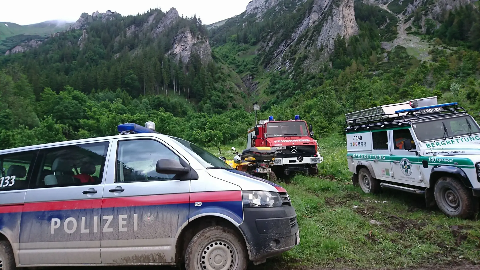 Vor den Augen seiner Wandergruppe ist ein Deutscher in Österreich in den Tod gestürzt. (Symbolbild)
