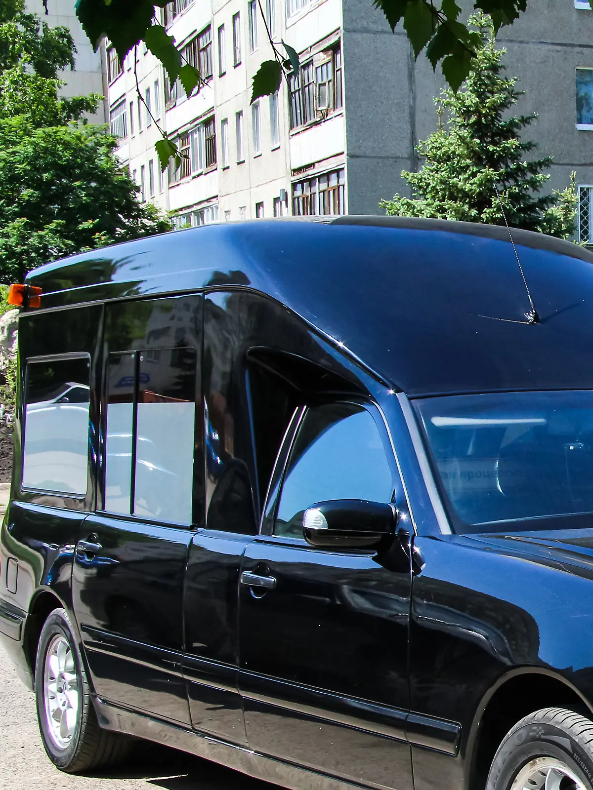Bild zu: "Mann für tot erklärt – als der Leichenwagen vorfährt, wacht er wieder auf"