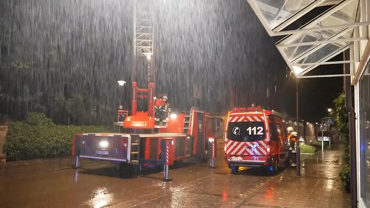 Wetterbedingungen sorgen für einige Unfälle Schwere Gewitter treffen Deutschland