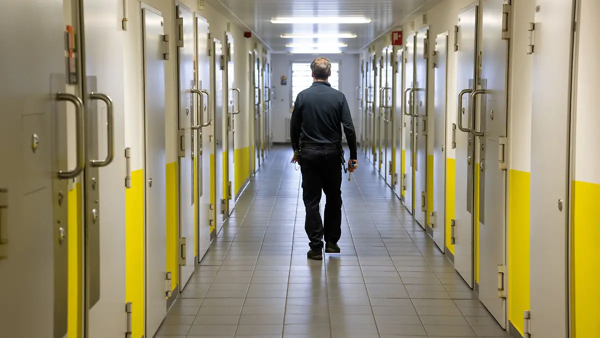 Auch Häftlinge werde krank, auch für sie sind Arzttermine nicht immer einfach zu bekommen - nun wird in Rheinland-Pfalz in zwei Anstalten das Potenzial der Telemedizin getestet. (Archivfoto)