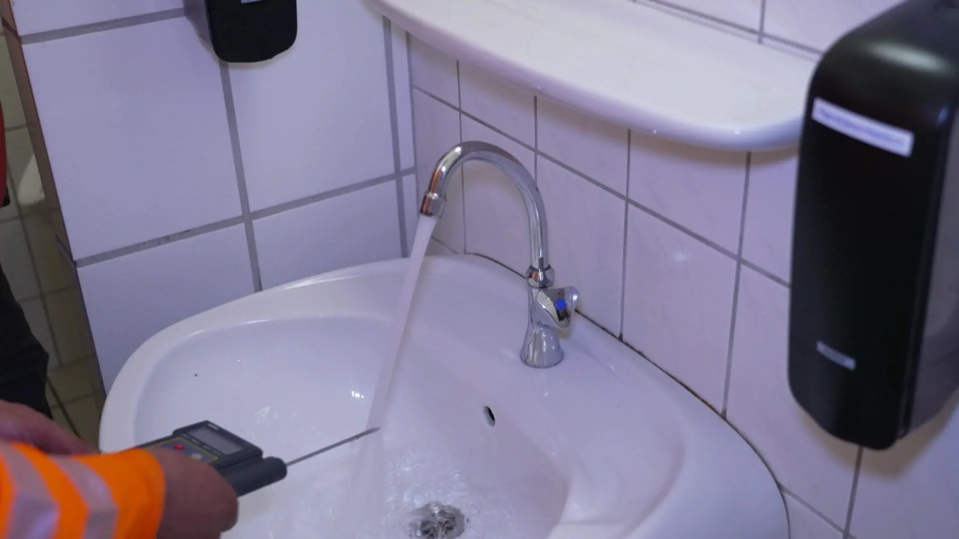 Stadt Bosau sucht Wasserhahn-Aufdreher! Sinnvoller Job oder Steuerverschwendung?