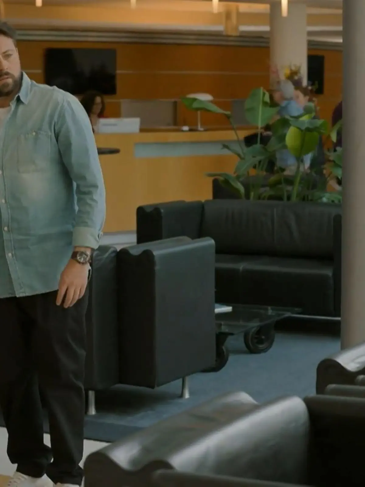 Bild zu: "Laura und John sehen sich wieder"