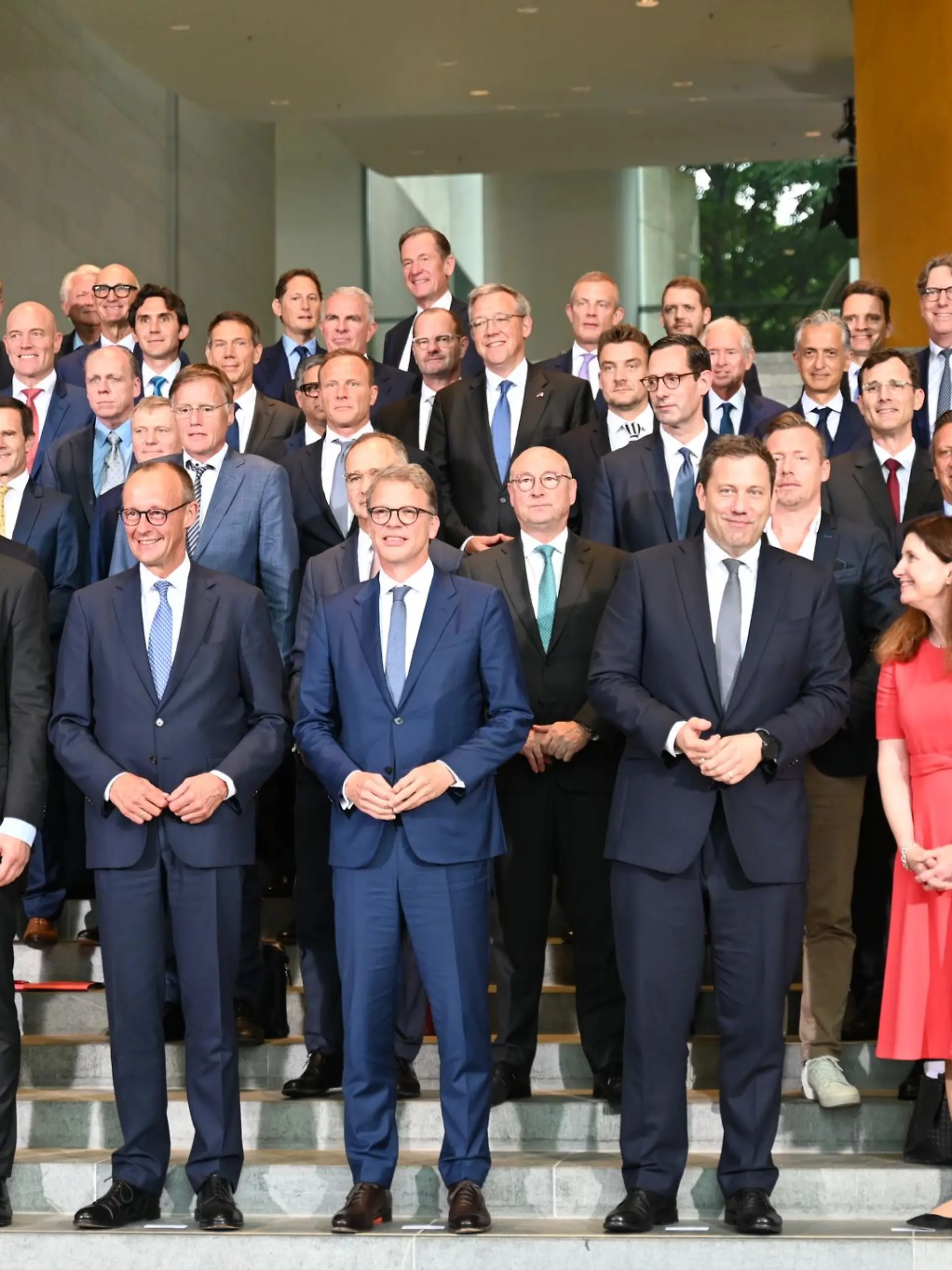 Bild zu: "Kopfschütteln über Gruppenfoto – Männergipfel im Kanzleramt?"