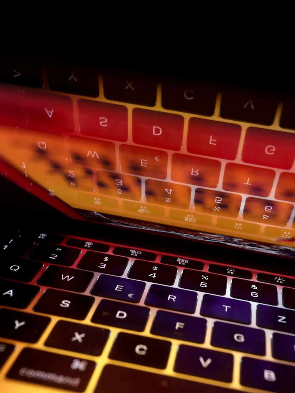 Bild zu: "16-Jähriger soll andere Jugendliche online zu Selbstverletzung gezwungen haben"