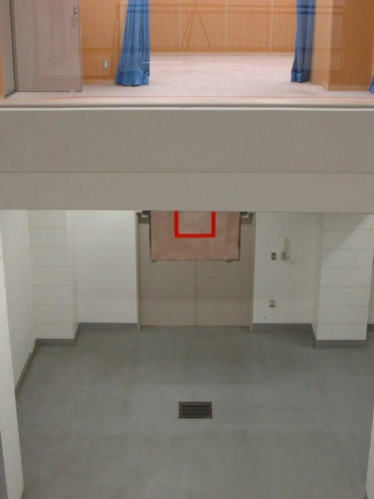 Handout photo released on 27 August 2010 by Japan's Justice Ministry shows an execution chamber (top) pictured from the viewing room at the Tokyo Detention Center in Tokyo, Japan, during a media tour on 27 August 2010. Japan's Justice Ministry opened up its death chamber to local media for the first time to spark debate about the use of capital punishment, the ministry said. The ministry let reporters take still and moving images at the Tokyo Detention House. Reporters were allowed to view the execution chamber equipped with a trapdoor and gallows. EPA/HANDOUT EDITORIAL USE ONLY/NO SALES