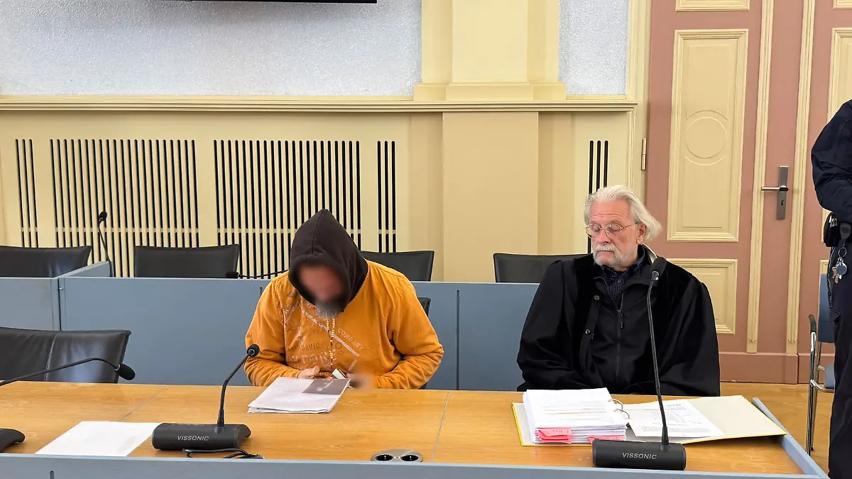 Einem Fahrlehrer wird vor dem Landgericht Hechingen mehrfache Vergewaltigung vorgeworfen.