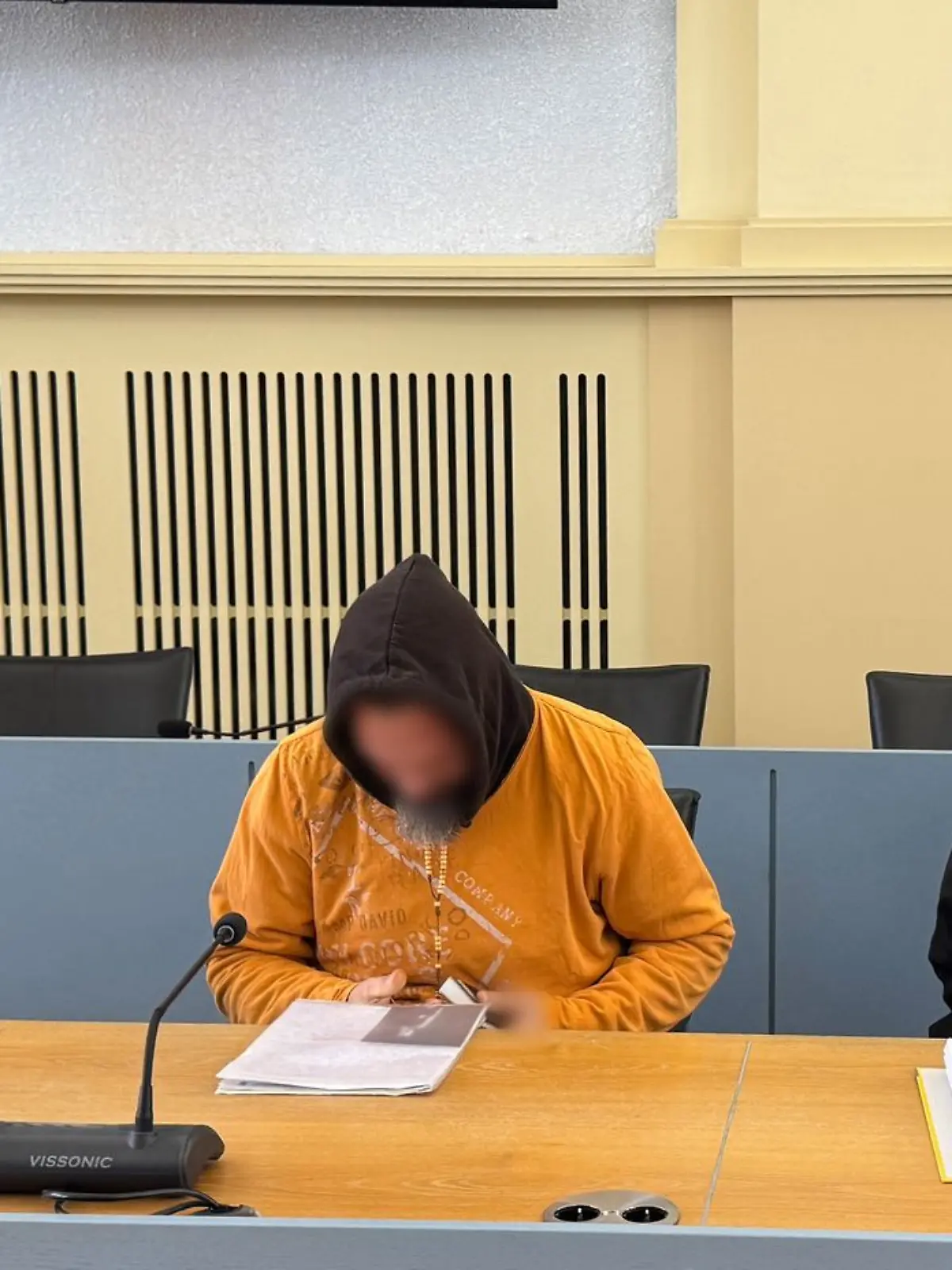 Bild zu: "An Schülerinnen vergangen? Fahrlehrer vor Gericht"