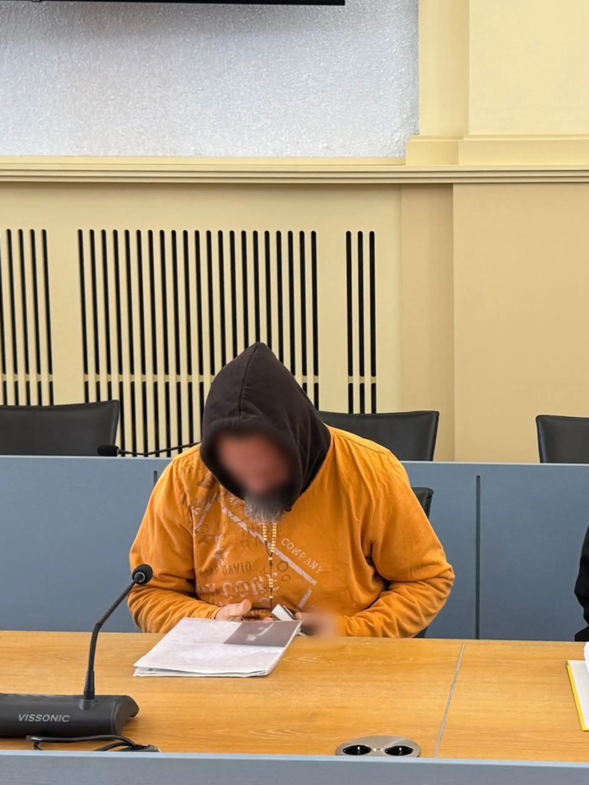 Bild zu: "An Schülerinnen vergangen? Fahrlehrer vor Gericht"