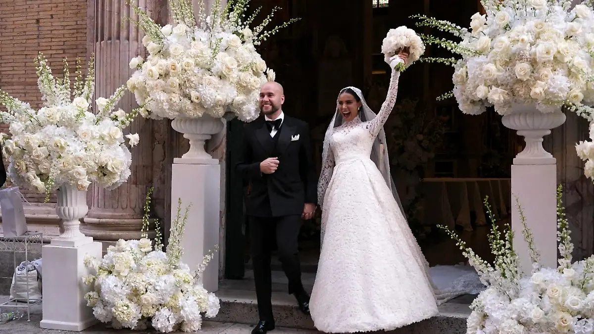 Alles nur für die Kameras! Influencer-Paar feiert Hochzeit der Superlative „Märchen gibt es!“
