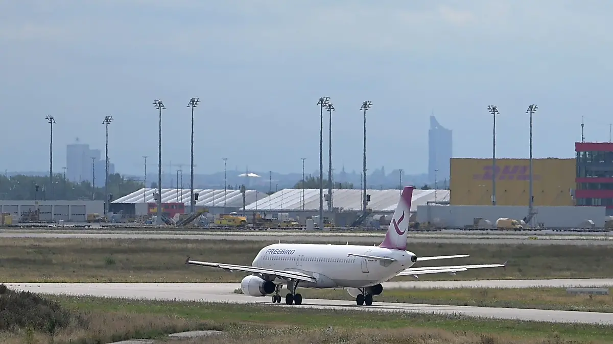 Am Flughafen Leipzig/Halle ist ein Abschiebeflug mit dem Ziel Bagdad gestartet.