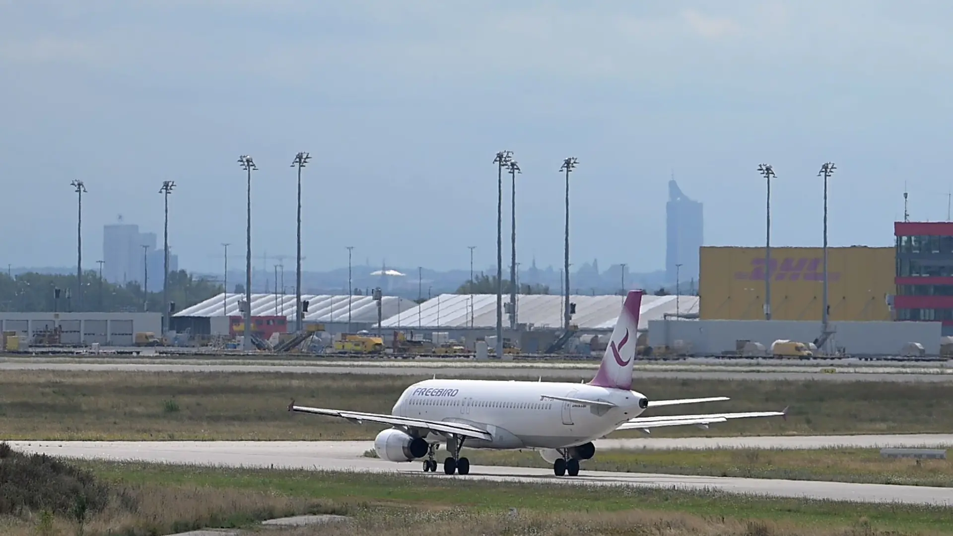 Am Flughafen Leipzig/Halle ist ein Abschiebeflug mit dem Ziel Bagdad gestartet.