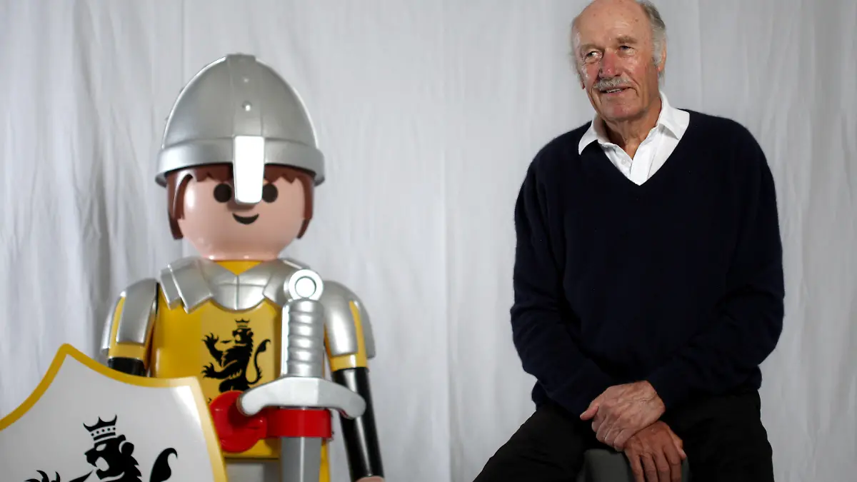 ARCHIV - Der Gründer und Alleinbesitzer des größten deutschen Spielwarenherstellers geobra Brandstätter GmbH & Co. KG, Horst Brandstätter, aufgenommen am 27.08.2010 in Zirndorf (Mittelfranken). Foto: Daniel Karmann/dpa (zu dpa "Playmobil-Chef Brandstätter gestorben" vom 08.06.2015) +++(c) dpa - Bildfunk+++