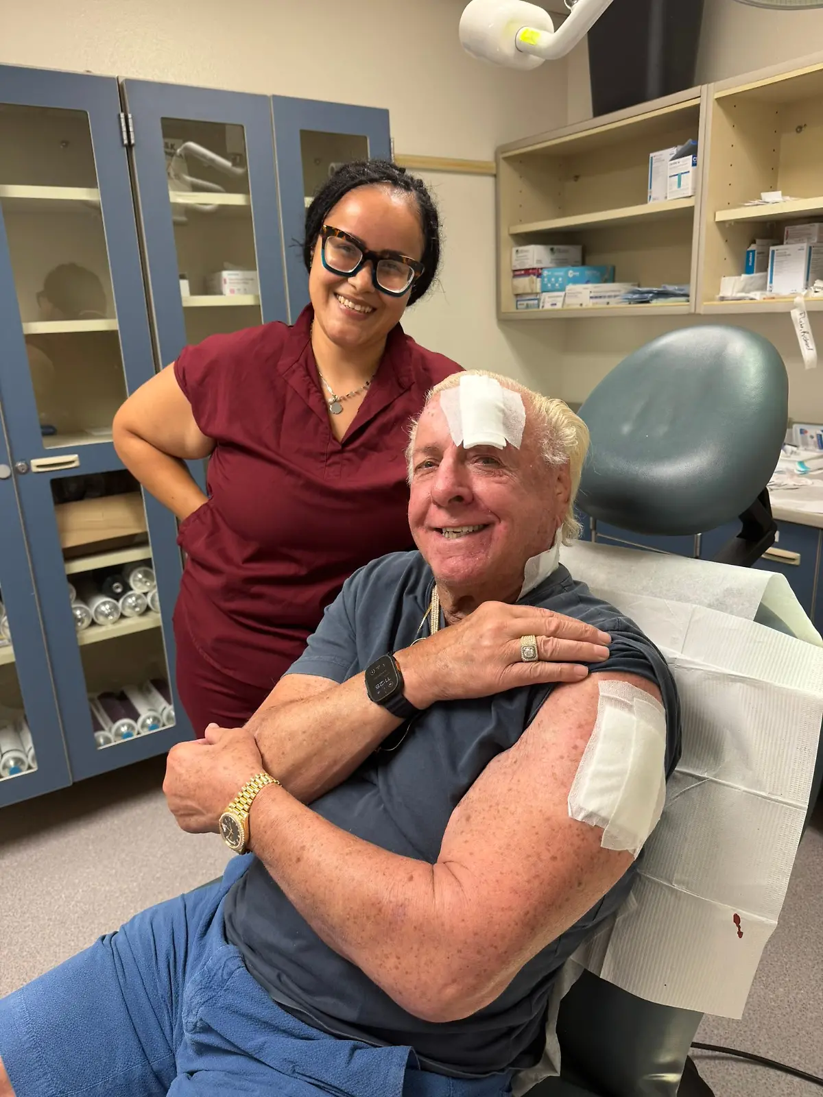 Ric Flair meldet sich mit einer guten Nachricht aus dem Krankenhaus.