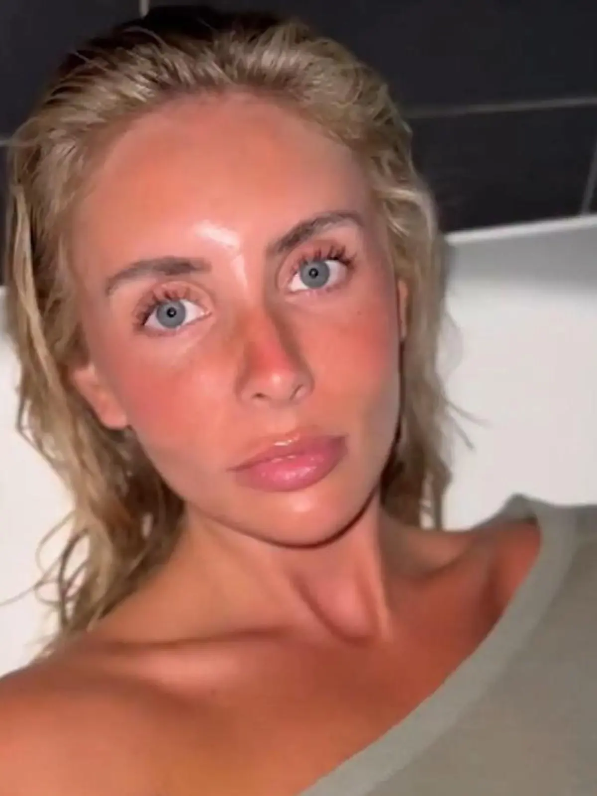 Baden next level! Erotikmodel will in Sperma ihrer Fans eintauchen