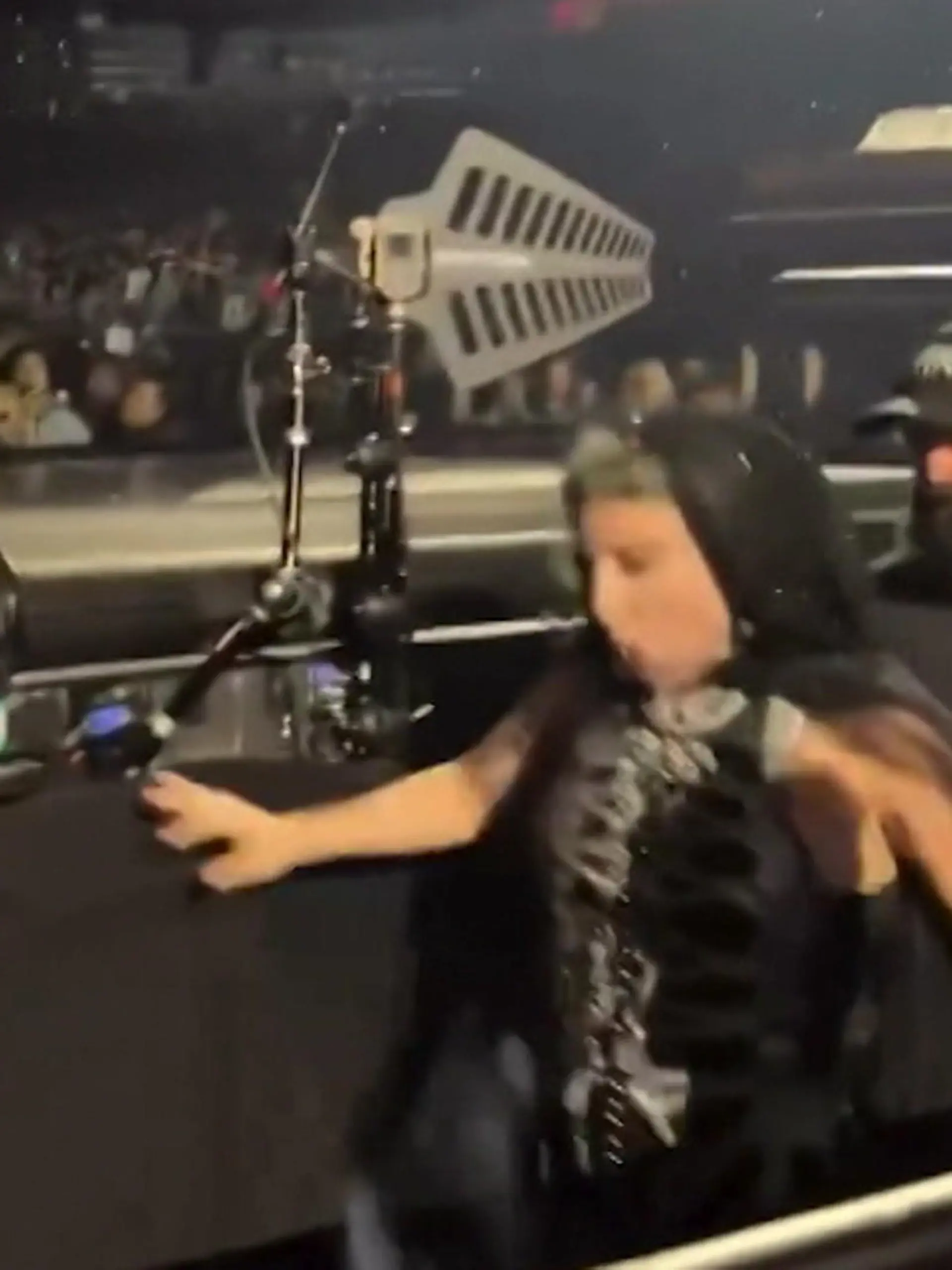 Bild zu: "Doppelpatzer beim großen Konzert! Lady Gaga stürzt während Performance"