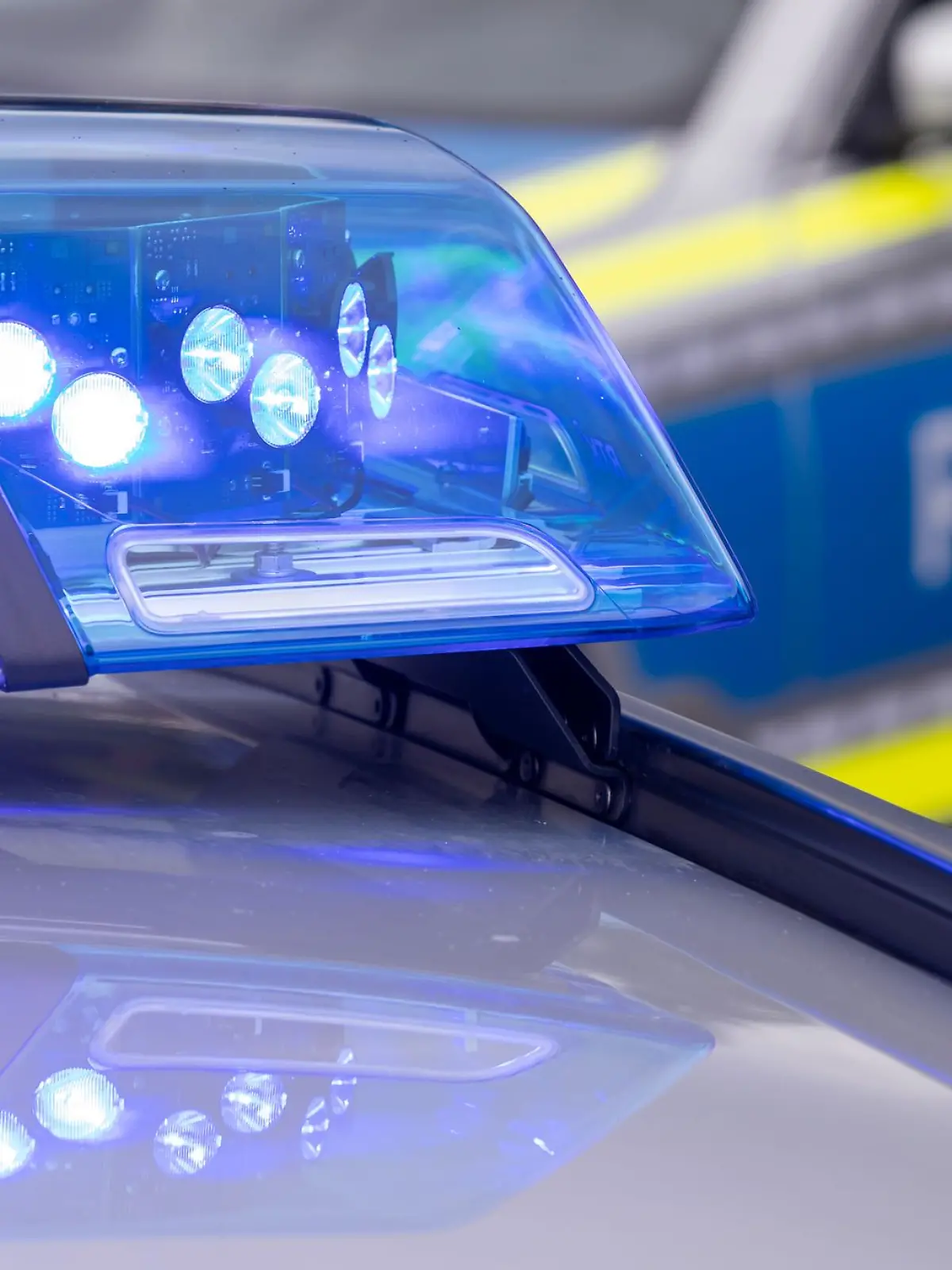 Bild zu: "Mutter (51) vergisst Teenager-Sohn (14) auf Autobahn-Parkplatz
"