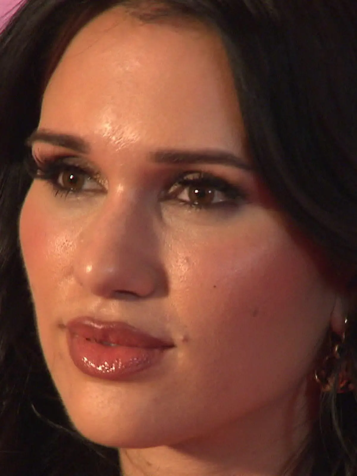 Bild zu: "Nutzen die „Princess Charming”-Ladys Nessis Fame aus?"