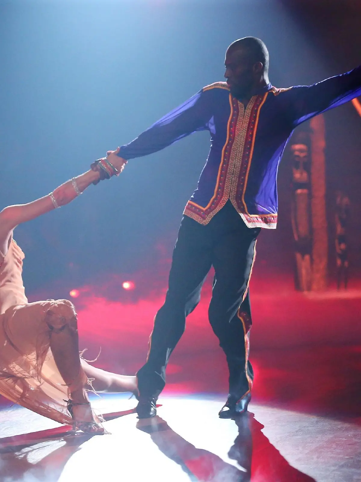 Hans Sarpei und Kathrin Menzinger    Verwendung der Bilder für Online-Medien ausschließlich mit folgender Verlinkung: 'Alle Infos zu 'Let's Dance' im Special bei RTL.de: http://www.rtl.de/cms/sendungen/show/lets-dance.html