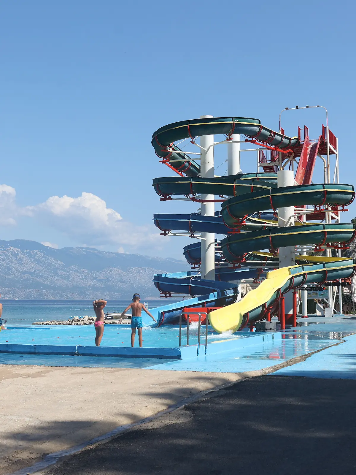 Bild zu: "„Meine Tochter stirbt“ – deutsches Mädchen (†3) tödlich auf Wasserrutsche verunglückt"