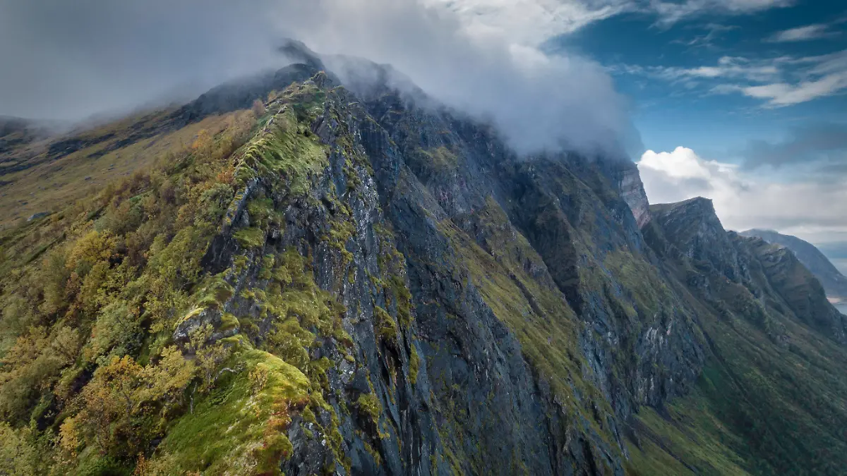 Eine zerklüftete Bergkette im norwegischen Gildeskål (Symbolbild)
