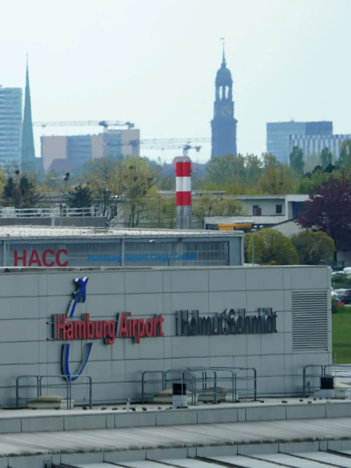 Bild zu: "Landung geht schief – Hamburger Flughafen zwischenzeitlich dicht!"
