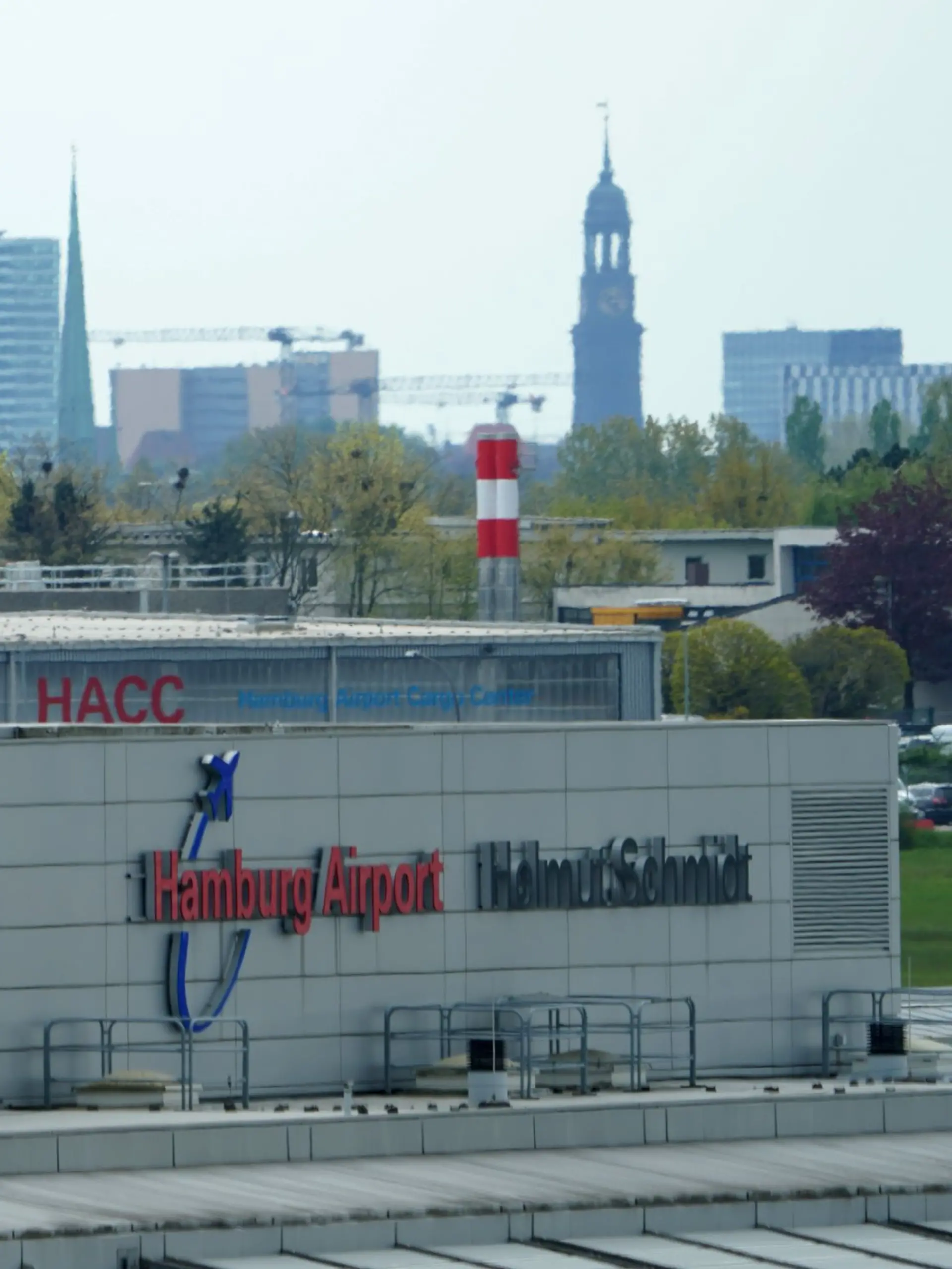 Bild zu: "Landung geht schief – Hamburger Flughafen zwischenzeitlich dicht!"