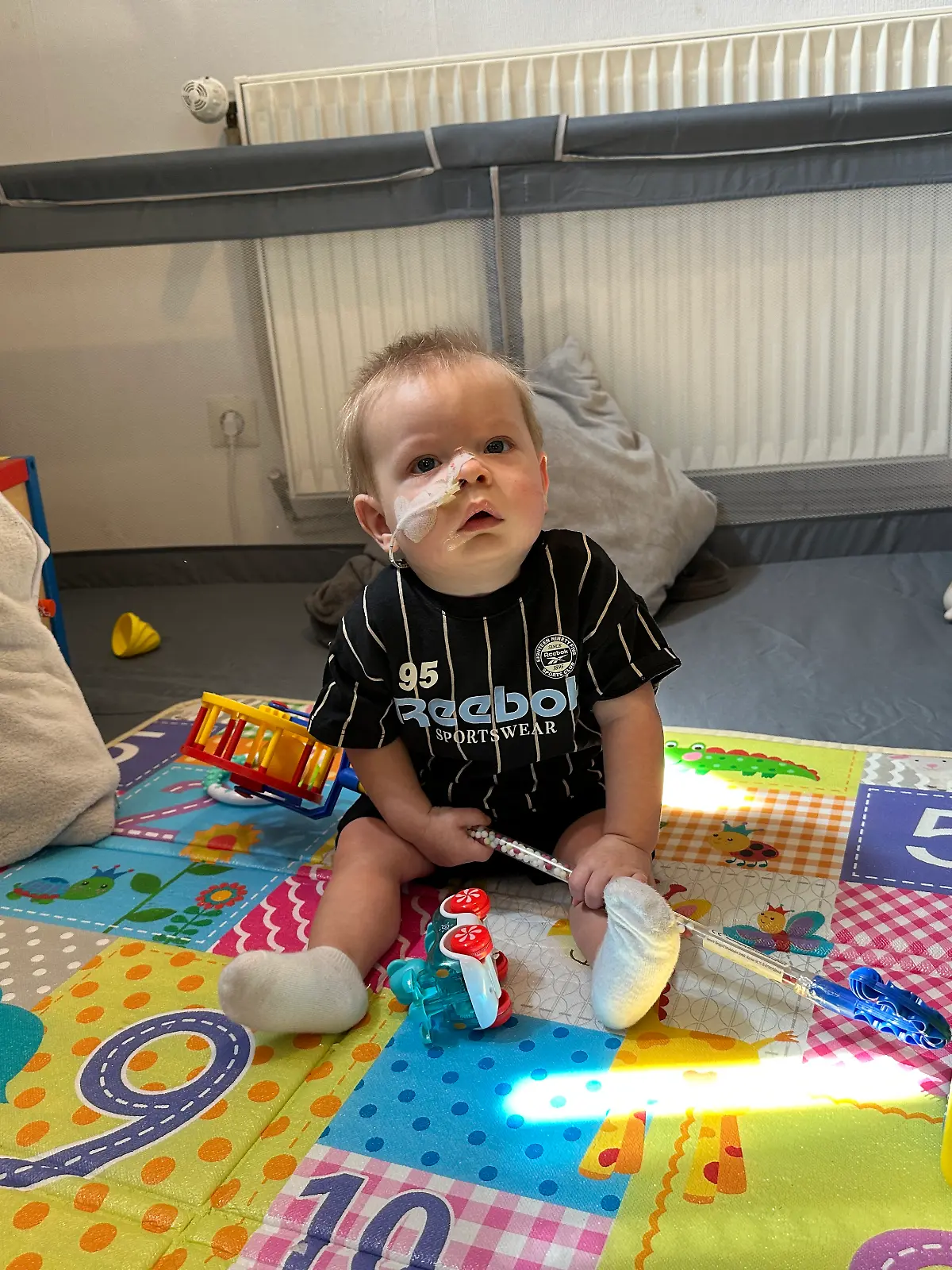 Baby Toni hat einen Lebensretter gefunden.