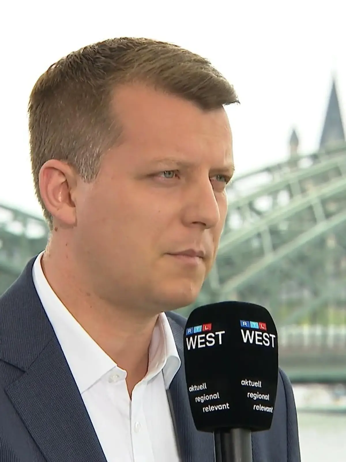 Bild zu: "Sommerinterview mit Henning Höne (FDP) "