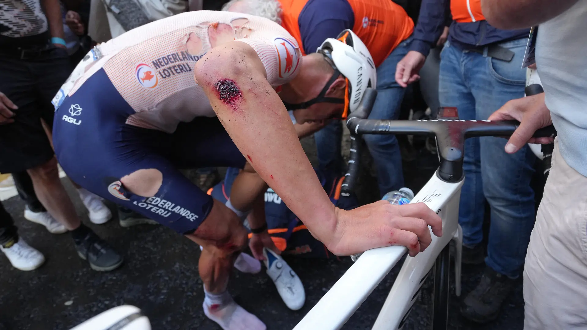 Cycling - UCI World Championships 2023 - Glasgow, Scotland, Britain - August 6, 2023  Netherlands' Mathieu van der Poel is seen after winning the men's elite road race REUTERS/Maja Smiejkowska