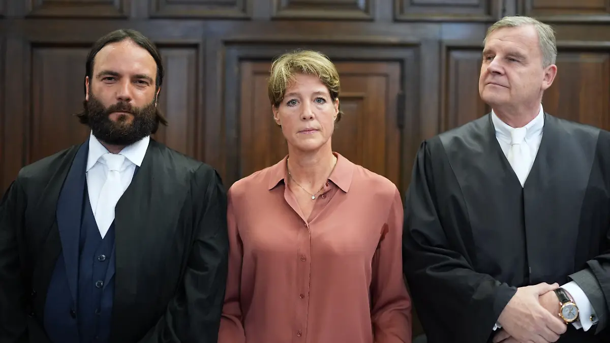 Christina Block zwischen ihren Verteidigern.