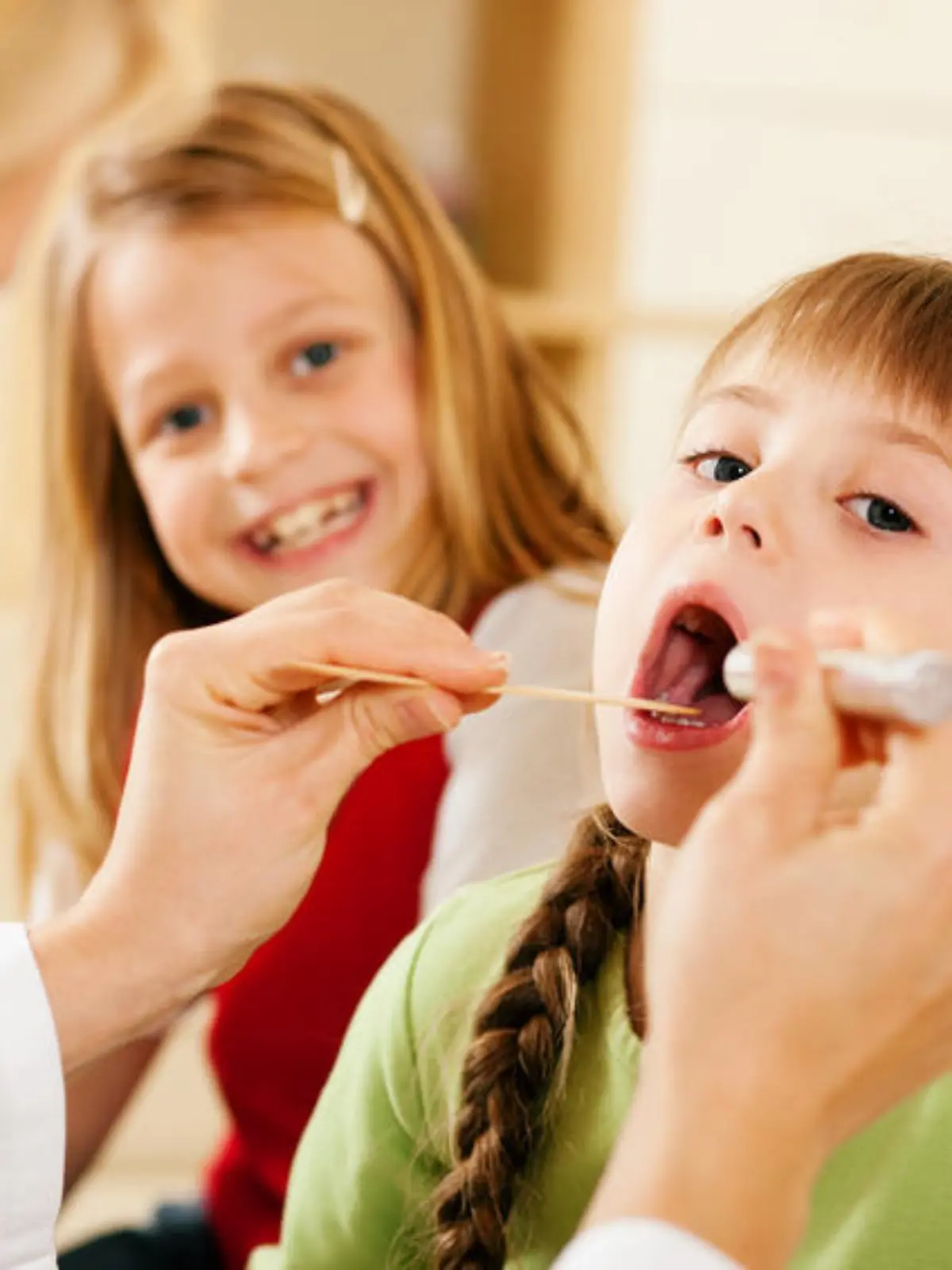 kinder kind krank mandelentzuendung Fotolia 22124279 S.jpg