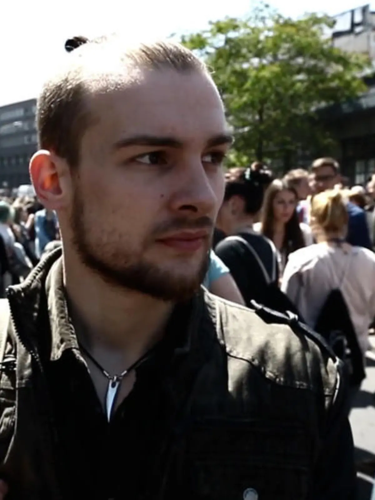 Eric Stehfest fungiert nicht nur als Hauptdarsteller Chris, sondern auch als Regisseur der Webserie