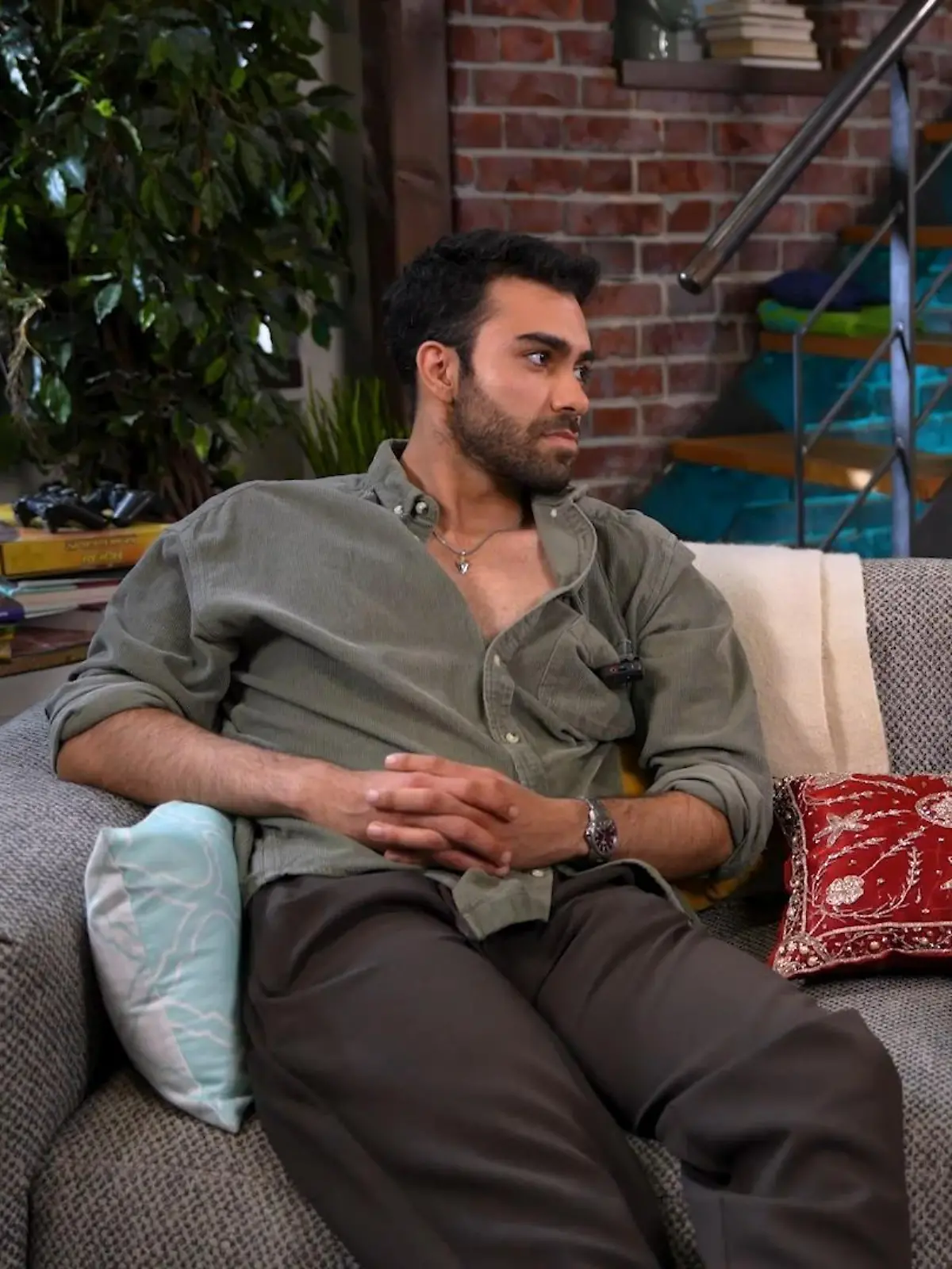Metehan und Julius sprechen über die verzwickte Situation bei „Unter uns”. 