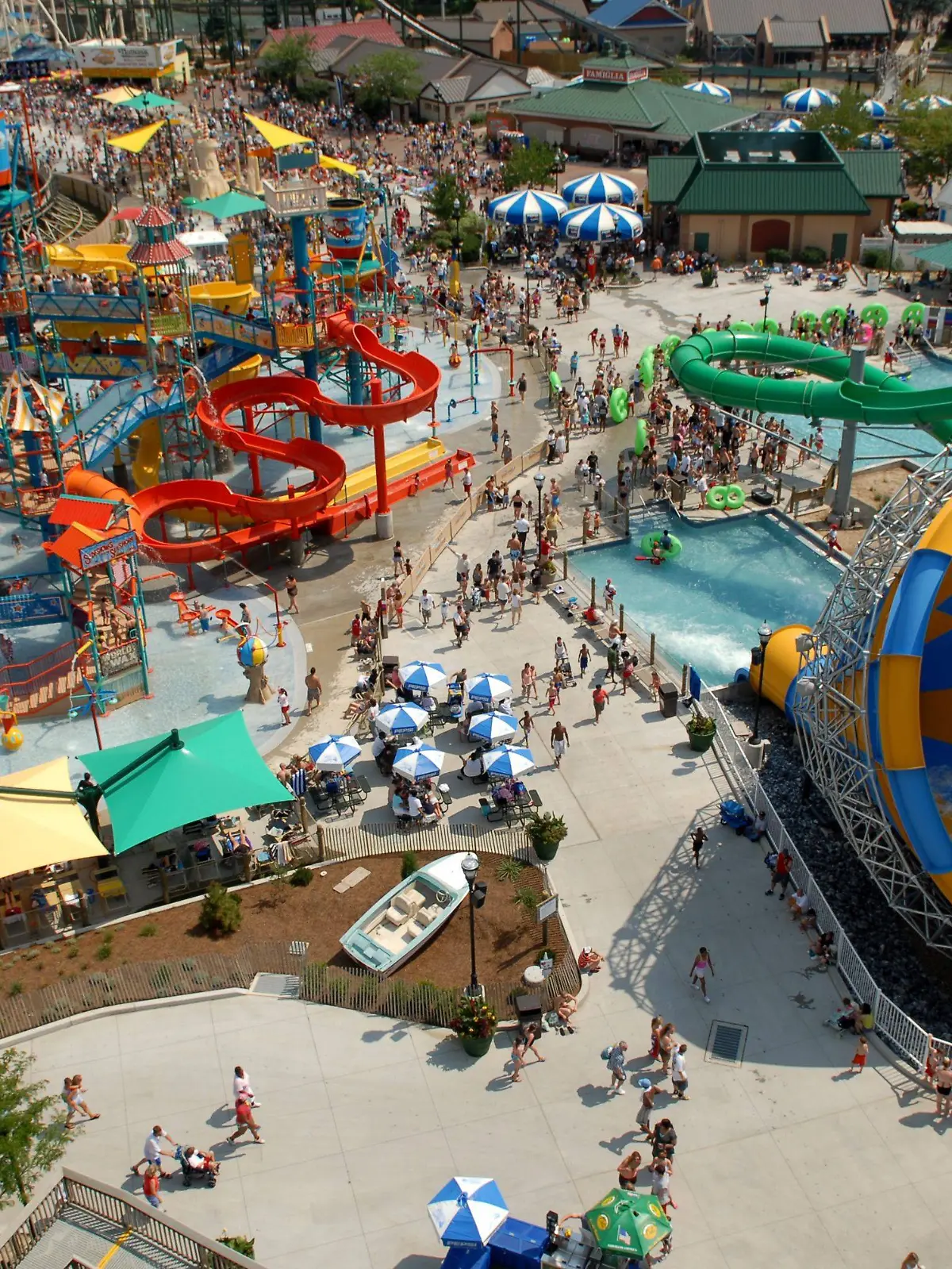 July 6, 2007 - U.S. - Visitors to the boardwalk at Hersheypark are treated to an ocean side ambiance in the hills of Hershey, Pennsylvania, Friday, July 6, 2007. ( /Allentown Morning Call/MCT) PUBLICATIONxINxGERxSUIxAUTxONLY - ZUMAm67_ 20070706_baf_m67_141 Copyright: xMaxxW.xOrensteinx  