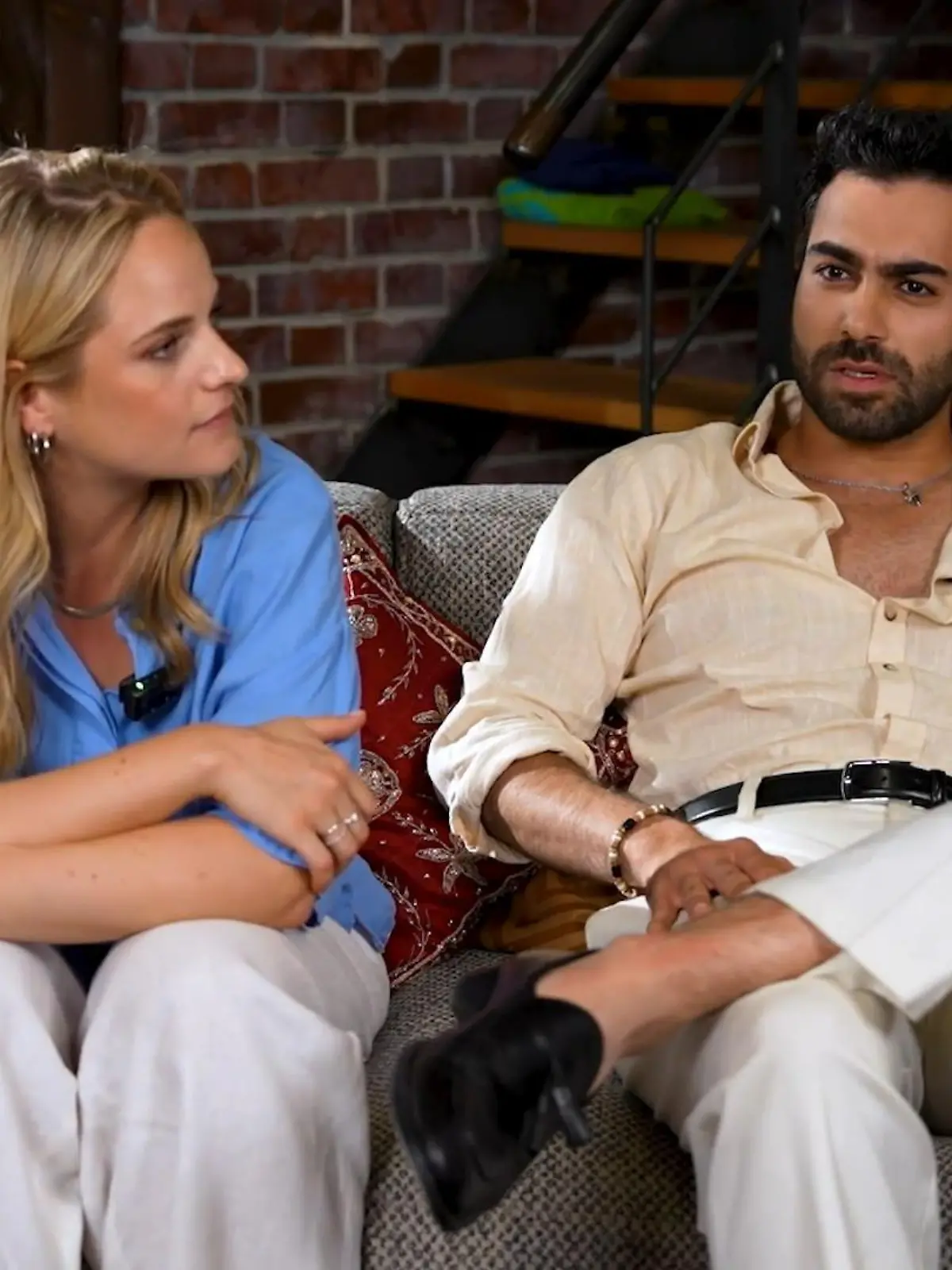 Beim Thema Online-Dating sind Carina und Metehan sehr skeptisch. 