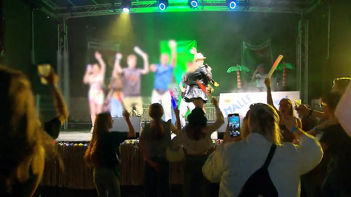 Pia Sangria am Ballermann Partyschlager made in NRW