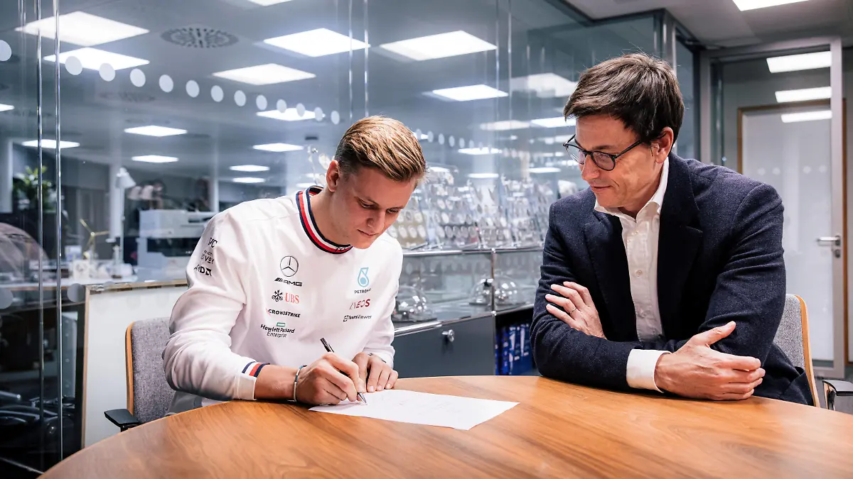 Mercedes-AMG PETRONAS F1 Team signs Mick Schumacher as Reserve Driver for 2023 EDITORIAL ONLY Copyright: Mercedes-Benz AG via Kolvenbach *** Mercedes AMG PETRONAS F1 Team signs Mick Schumacher as Reserve Driver for 2023 EDITORIAL ONLY Copyright Mercedes Benz AG via Kolvenbach Mick Schumacher joins Mercedes-AMG PETRONAS F1 Team as Reserve Driver for 2023 - 5 - hi-res
