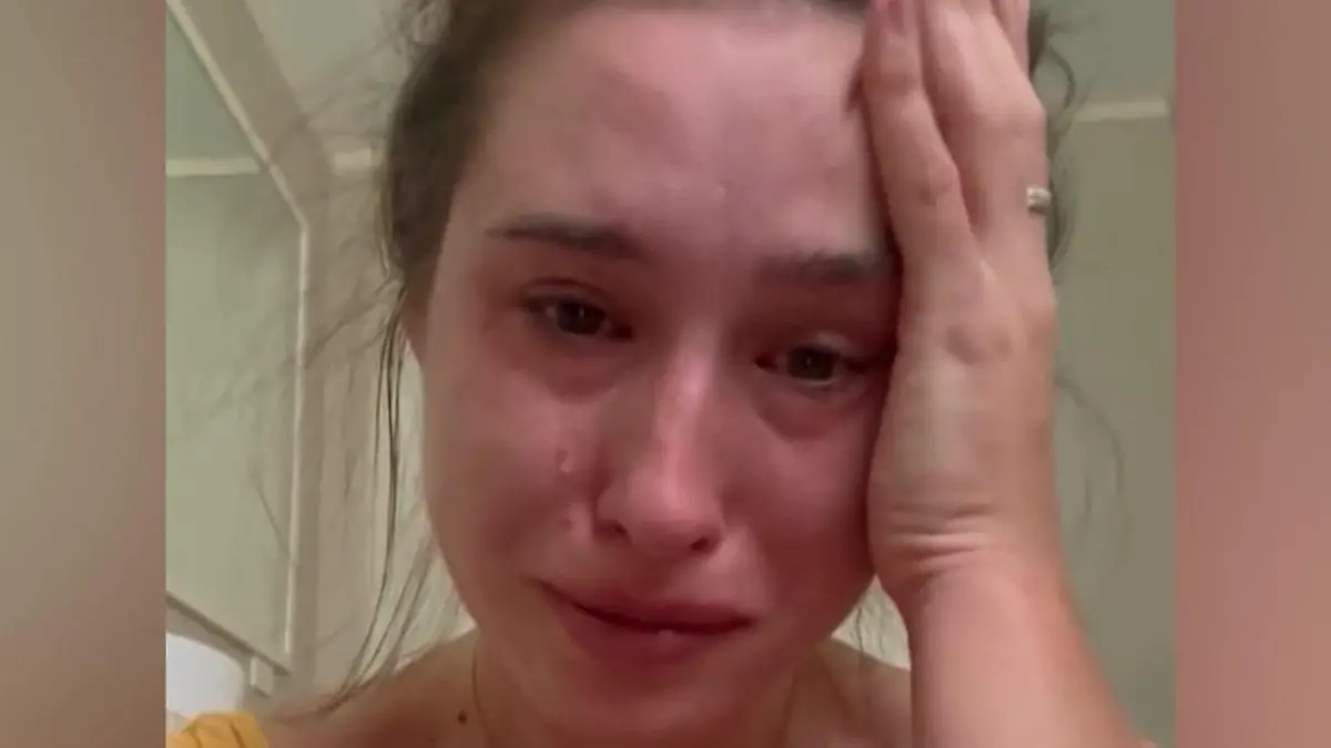 Ihr Urlaub wurde zum Albtraum – unter ihrem Hotelbett liegt ein Fremder!