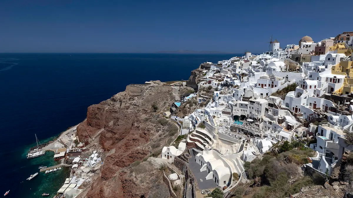 Die Stadt Oia auf Santorini