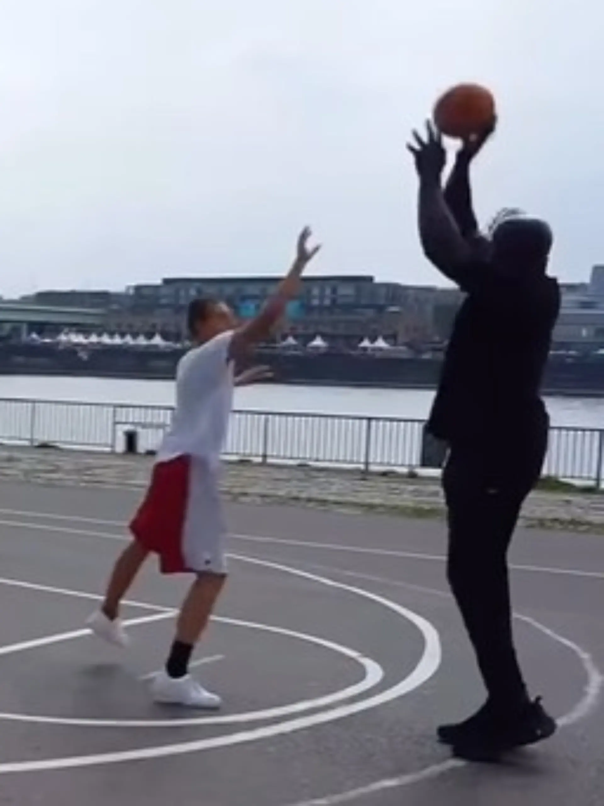 Shaquille O’Neal beim Basketball in Köln