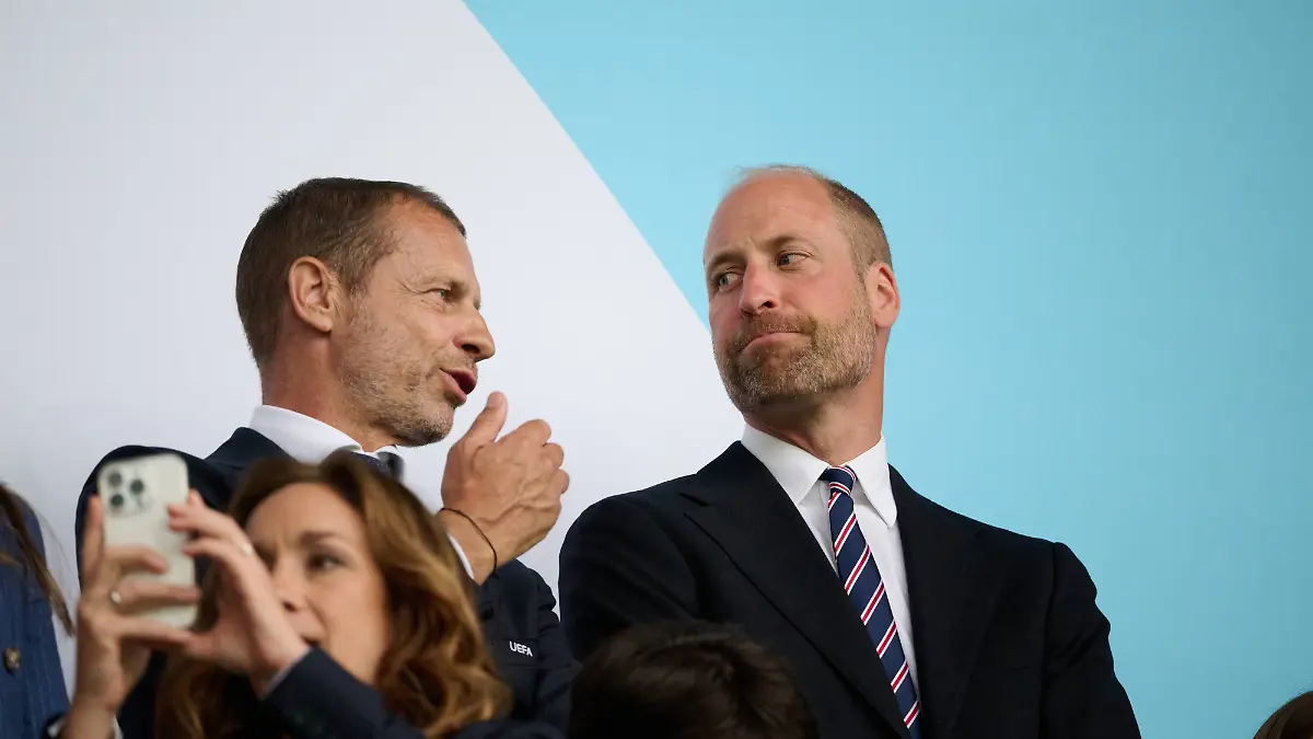 Prinz William, UEFA-Boss Aleksander Ceferin und Prinzessin Charlotte beim Finale der Frauen-EM in Basel