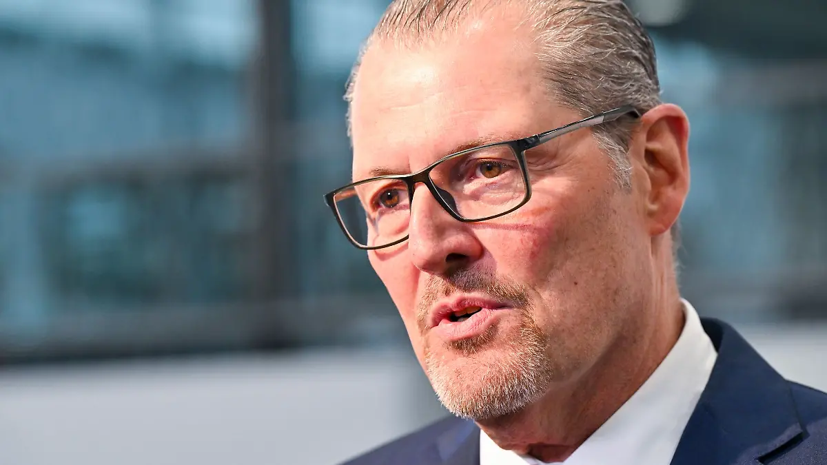 Arbeitgeberpräsident Rainer Dulger fordert eine Senkung der Lohnnebenkosten. (Archivbild)