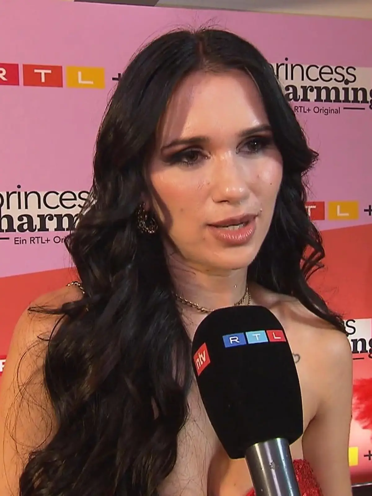 Bild zu: "Wie ist der Kontakt zwischen Nessi und Ina heute?"