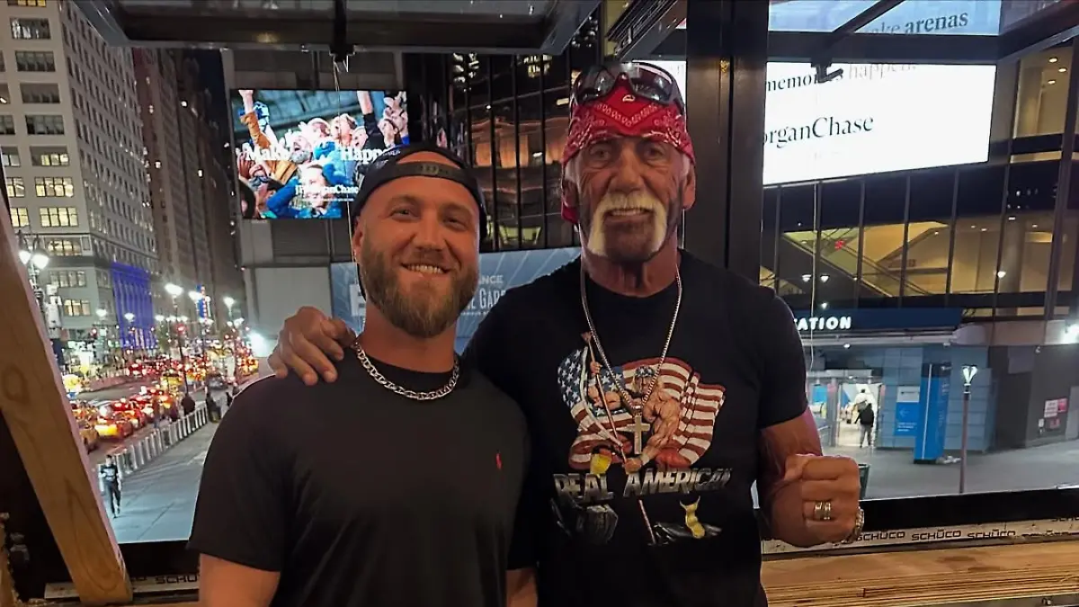 Nick Hogan teilt Fotos von ihm und Hulk Hogan in einer emotionalen Würdigung des Toten bei Instagram. 