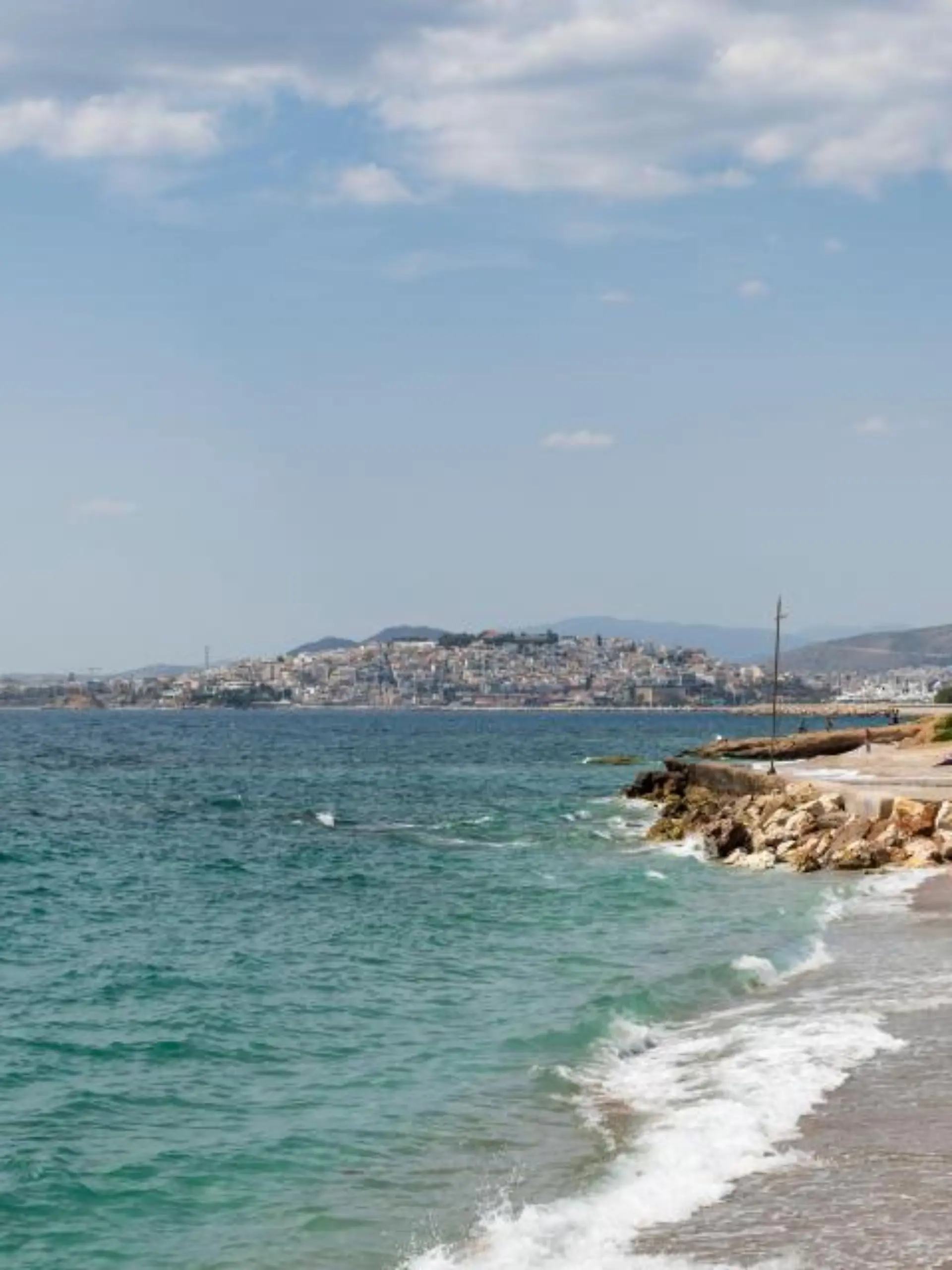 Passanten finden das tote Mädchen in Palaio Faliro, in der Nähe von Athen. 