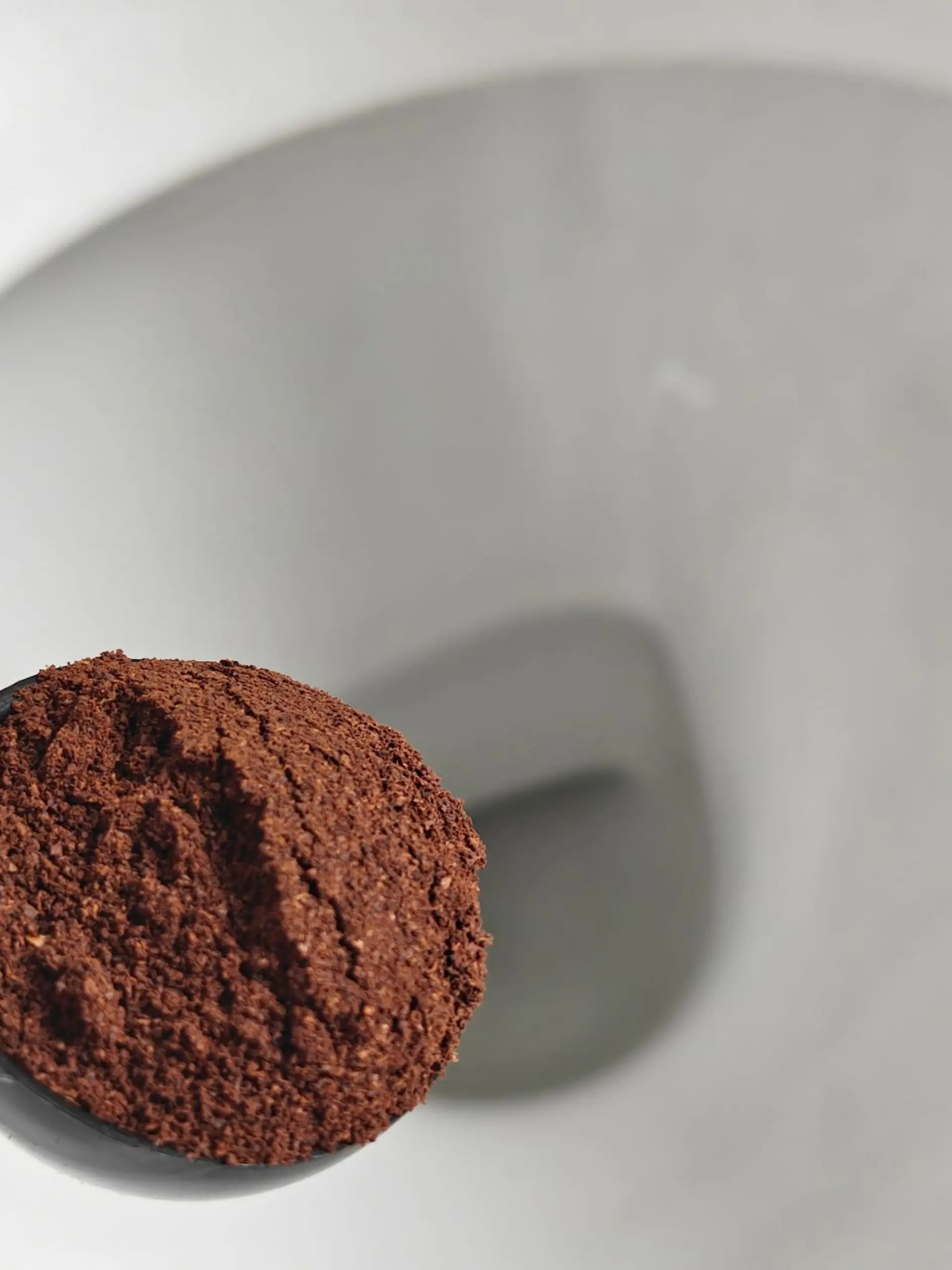 Bild zu: "Warum Kaffeesatz im Klo ein echter Helfer sein kann "