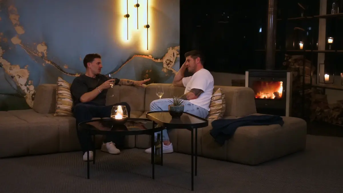 Bachelor Felix und Martin in ihrer Villa.