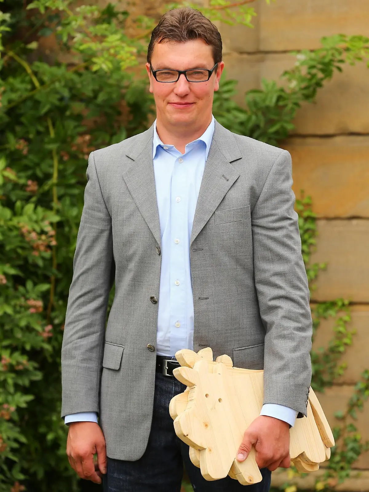 Thomas, der einsame Münsterländer, hat sich für das Scheunenfest besonders schick gemacht. 