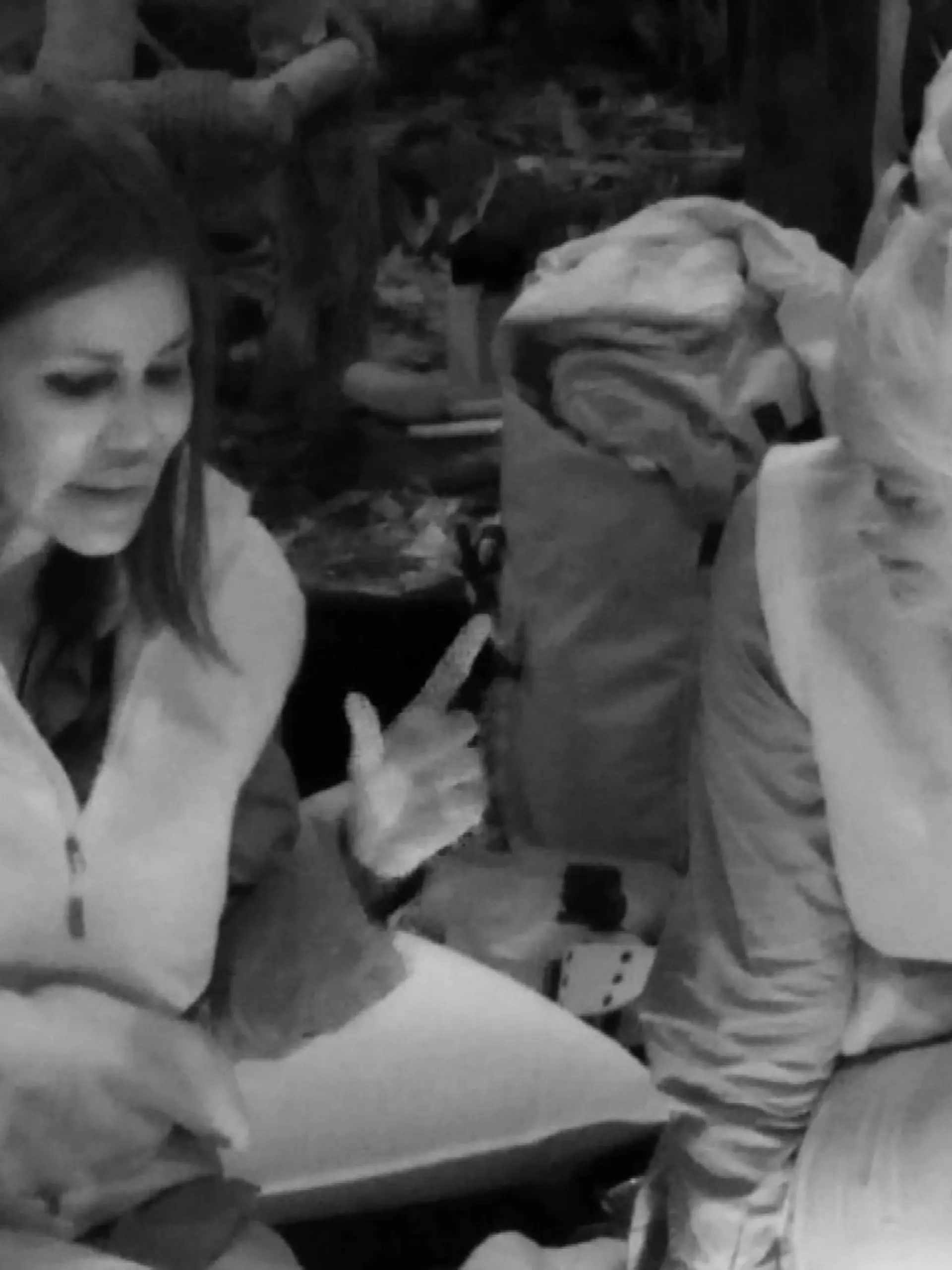 ACHTUNG: SPERRFRIST FÜR ALLE MEDIEN BIS SAMSTAG, 14.01.2023, 00.00 UHR !!! Tag 2 im Camp. Djamila Rowe (l.) macht sich Sorgen: Irgendwie scheint sich keiner für sie zu interessieren, noch nie wurde sie ins Dschungeltelefon gebeten. Bei der Feuerwache teilt Djamila ihre Gedanken mit Verena Kerth.

Die Verwendung des sendungsbezogenen Materials ist nur mit dem Hinweis und Verlinkung auf RTL+ gestattet.